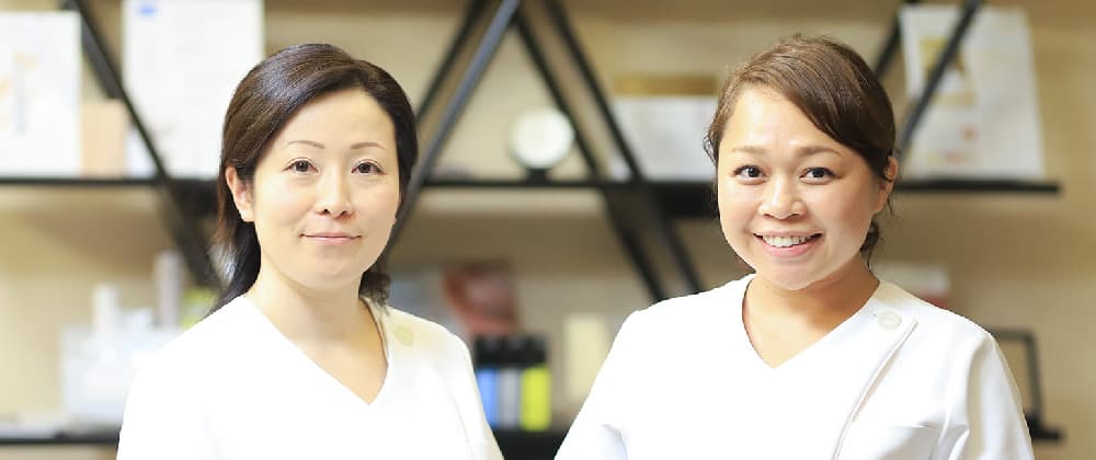 スタッフ辻 由里香と阿部 恵子